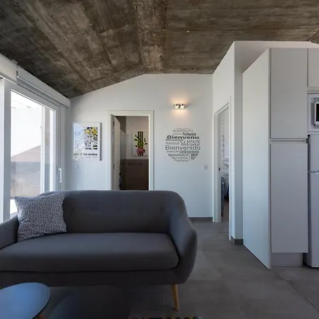 Durmiendo Sobre El Mar, Vivienda Riscos Lejlighed