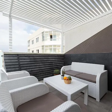 Durmiendo Sobre El Mar, Vivienda Riscos * Telde